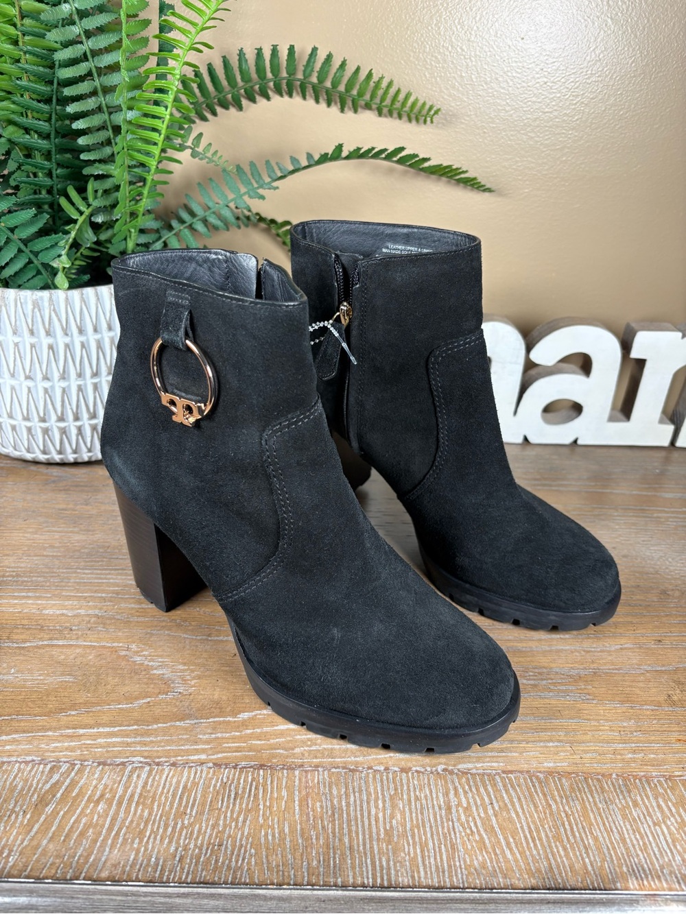 Tory Burch Sofia 85mm Lug Sole Bootie In Black Suede Size 9 NWOB - Picture 8 of 12